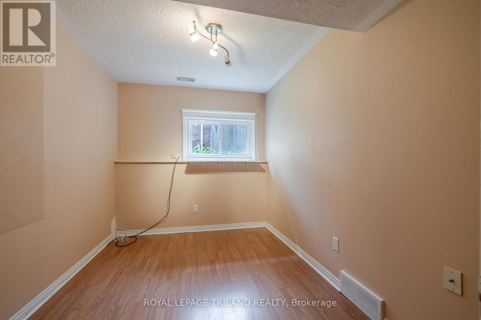 95 CONCORD CRESCENT Image 33
