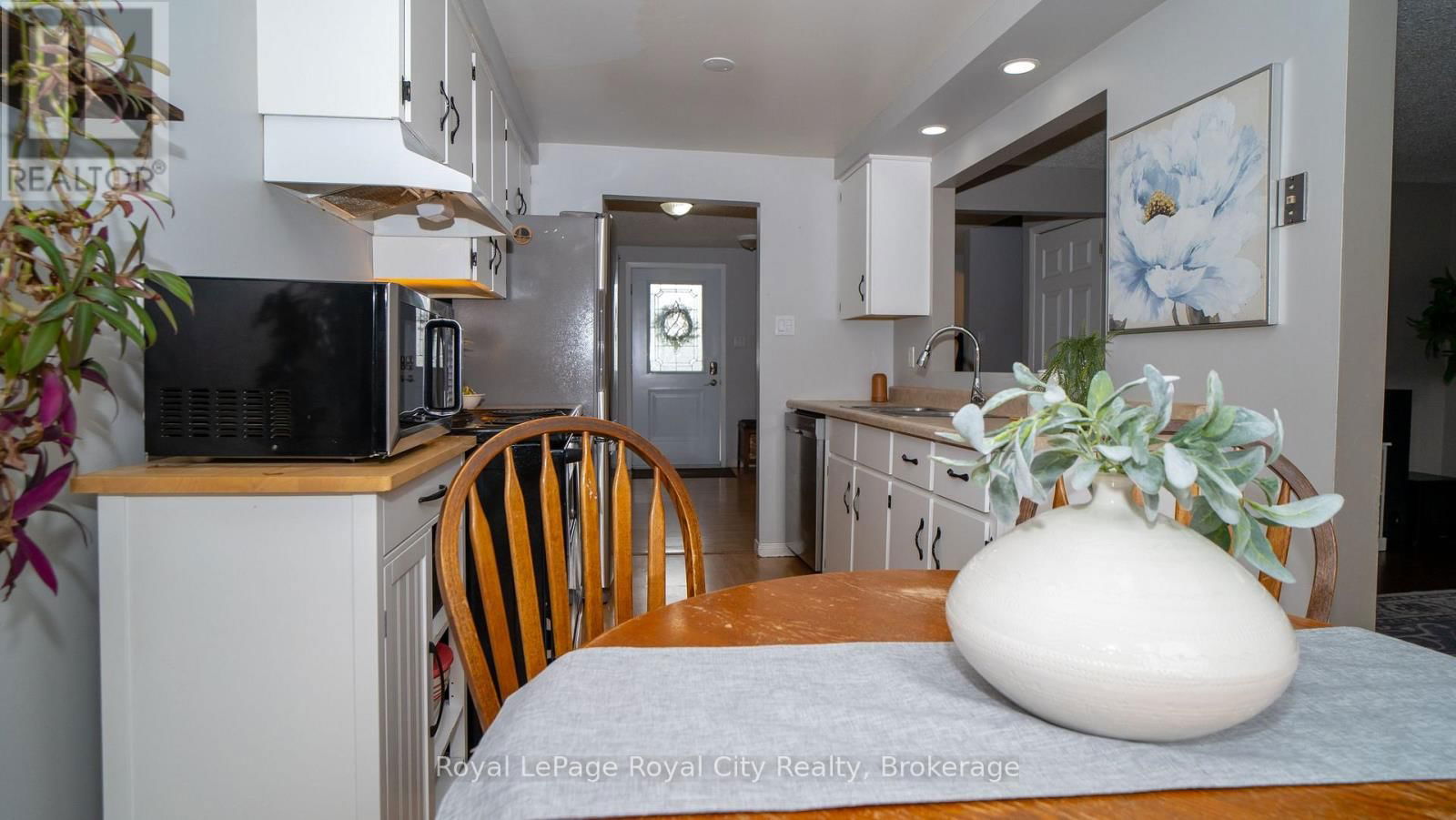 300 STRATHALLAN STREET Image 10