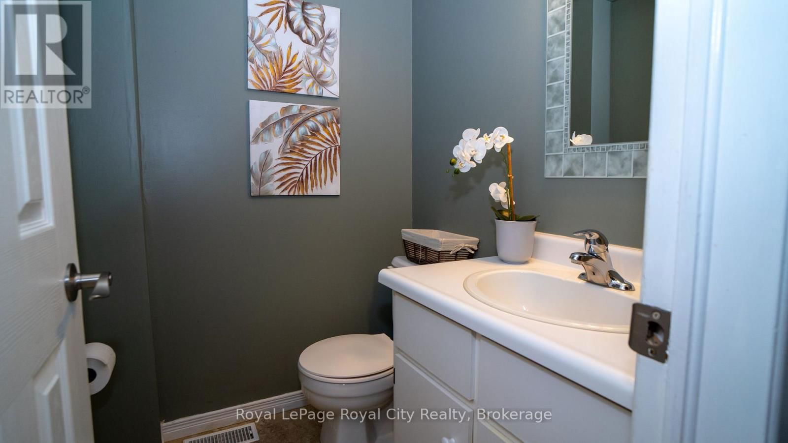 300 STRATHALLAN STREET Image 11