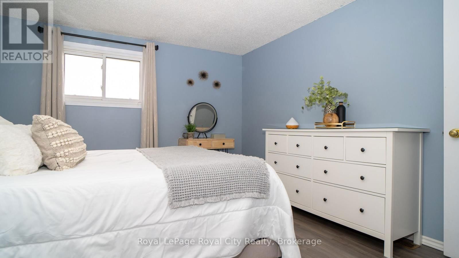 300 STRATHALLAN STREET Image 13