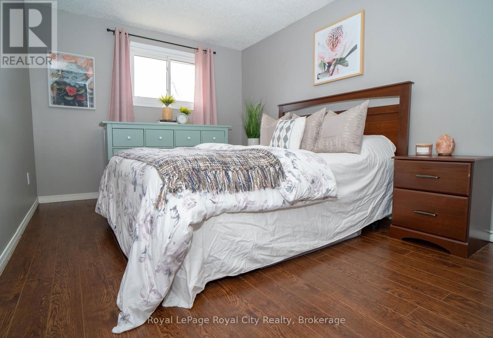 300 STRATHALLAN STREET Image 14