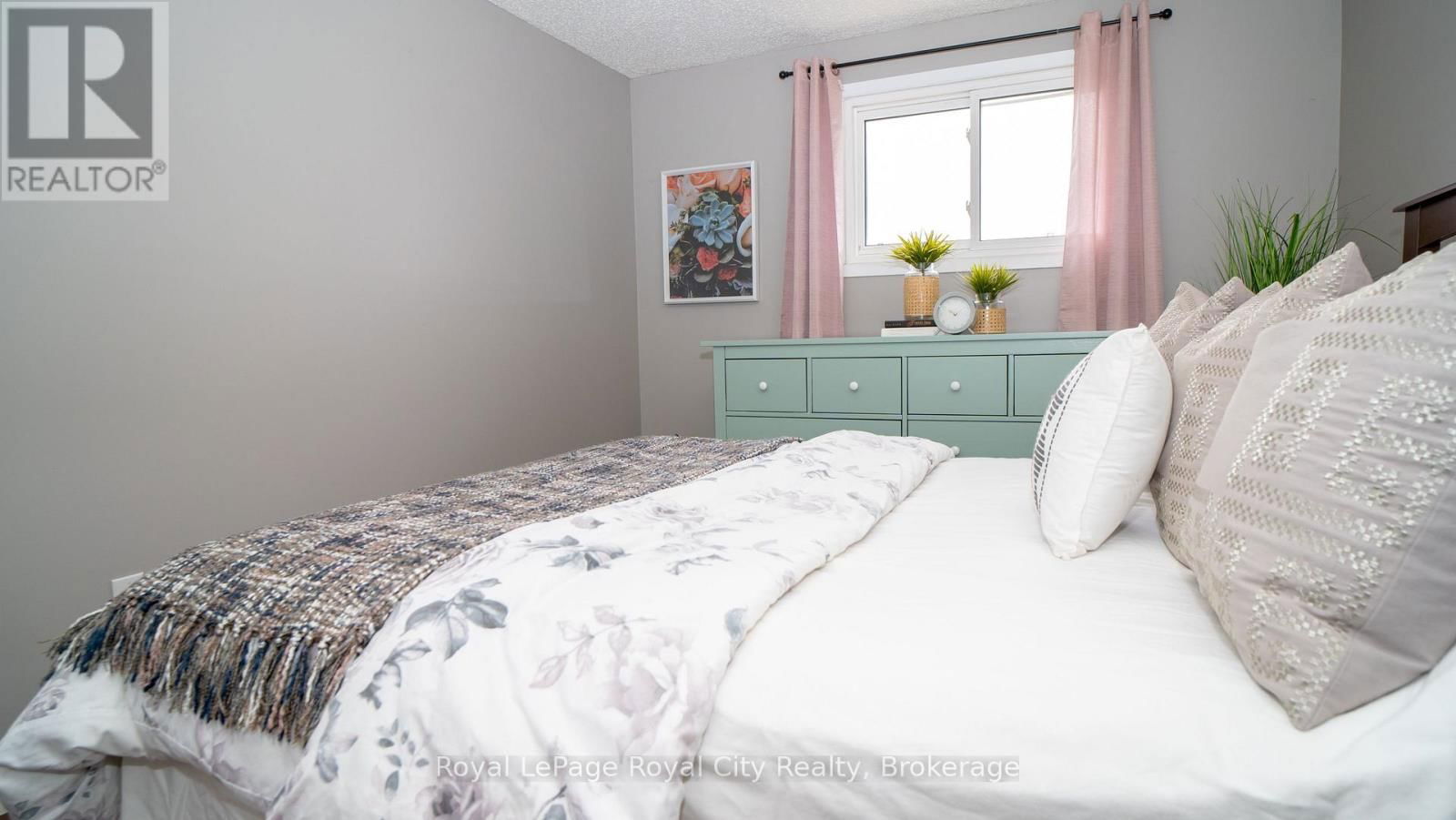 300 STRATHALLAN STREET Image 15