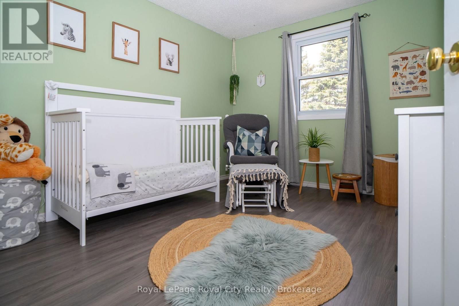 300 STRATHALLAN STREET Image 16
