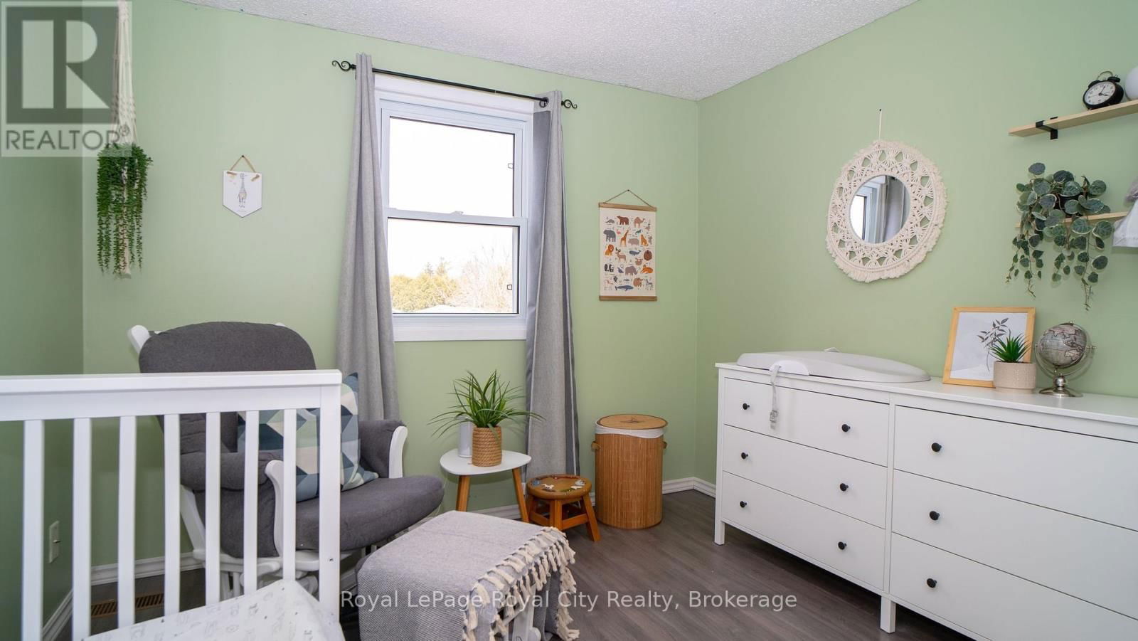 300 STRATHALLAN STREET Image 17