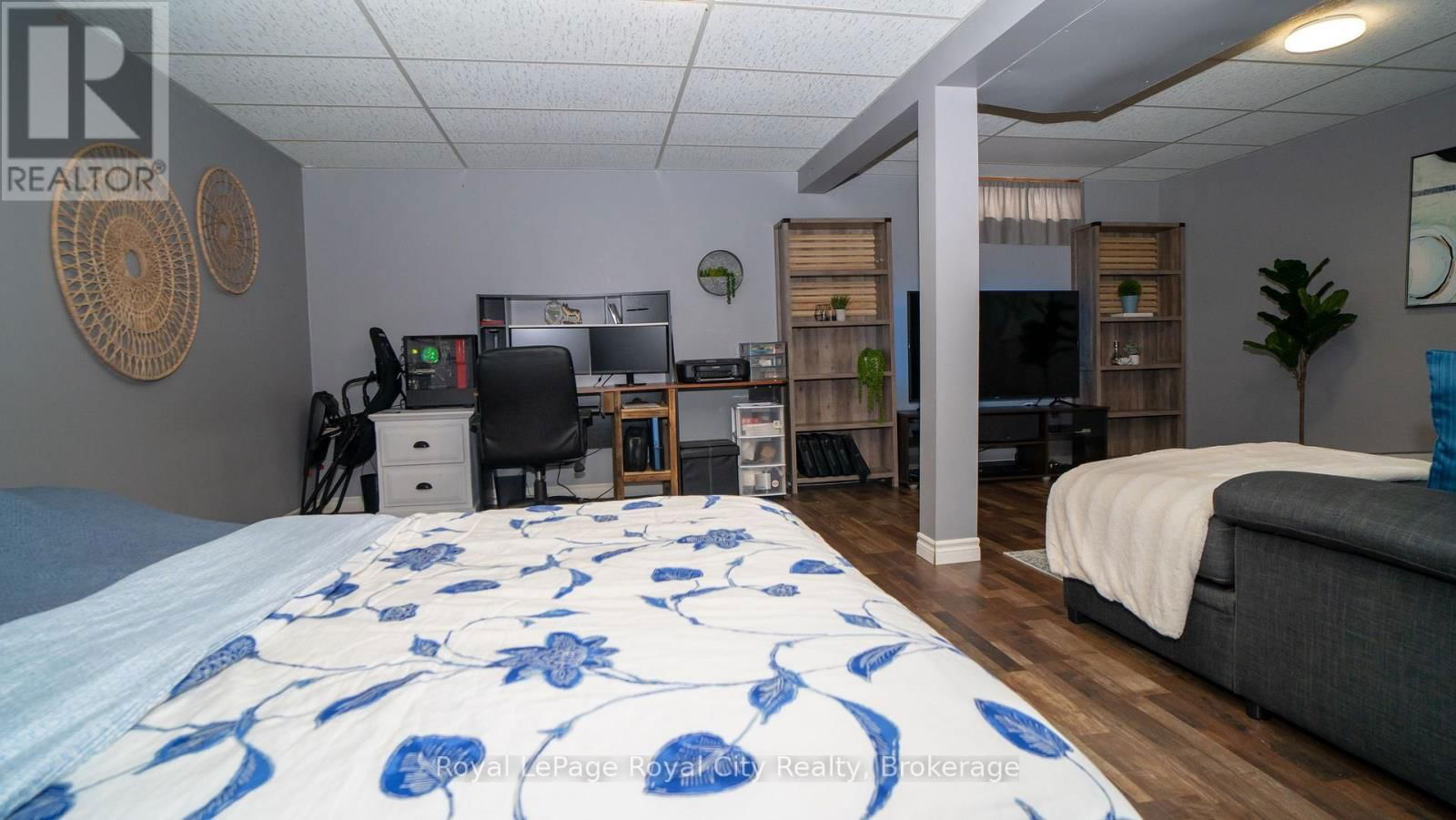 300 STRATHALLAN STREET Image 21