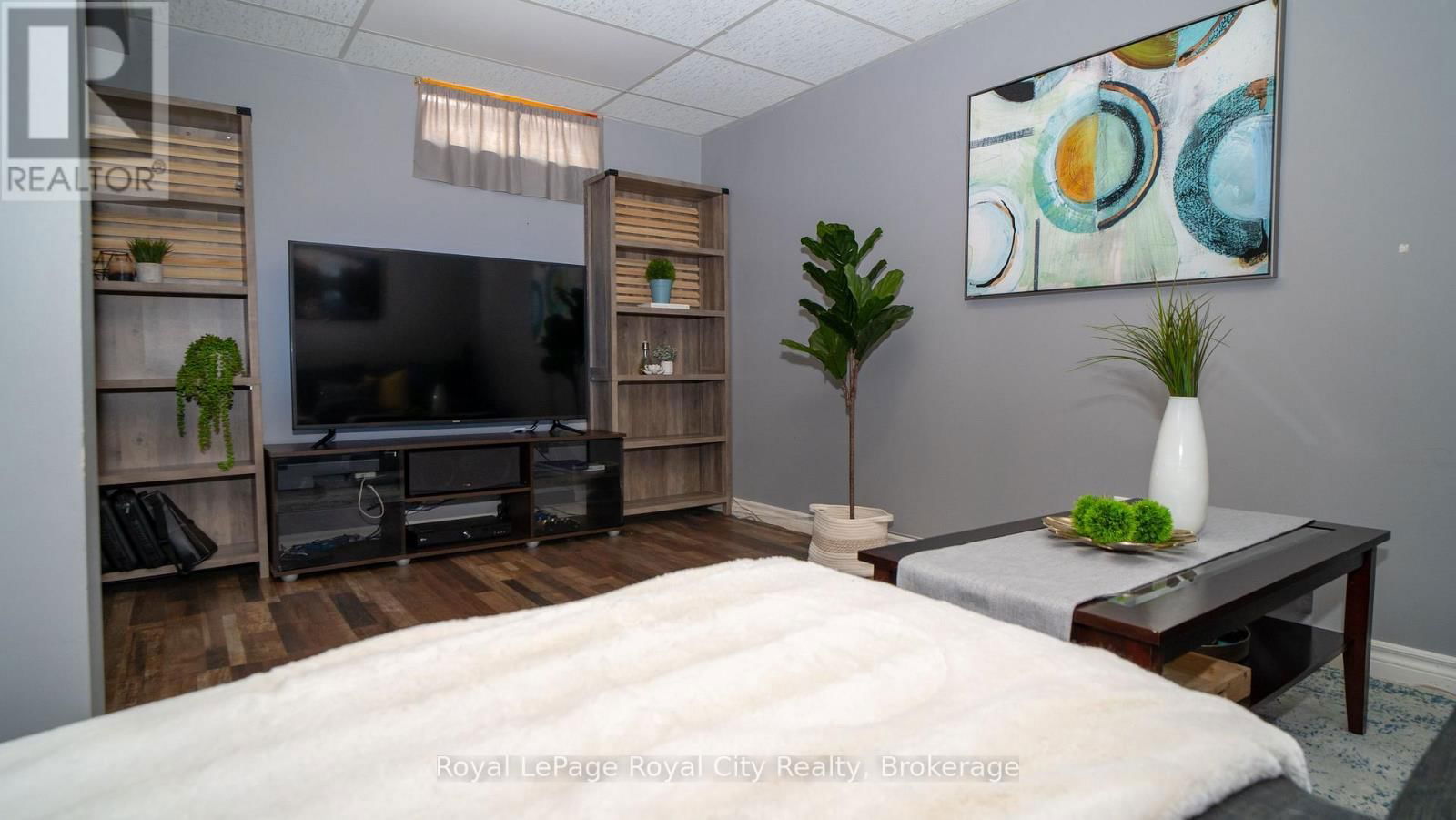 300 STRATHALLAN STREET Image 22
