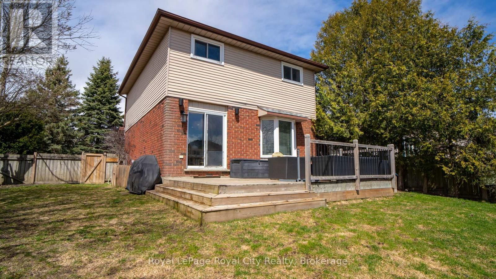 300 STRATHALLAN STREET Image 23