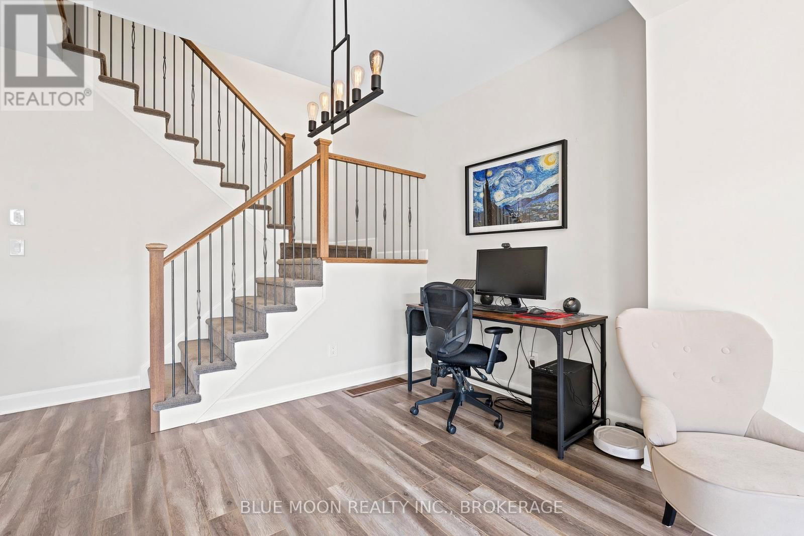 1555 DAVENPORT CRESCENT Image 14