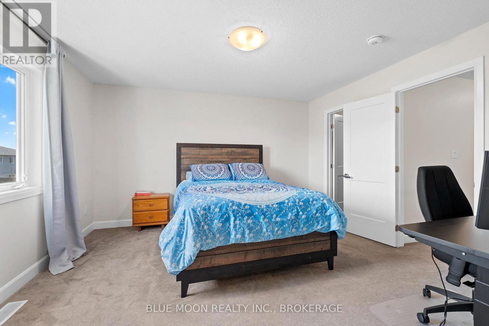 1555 DAVENPORT CRESCENT Image 20
