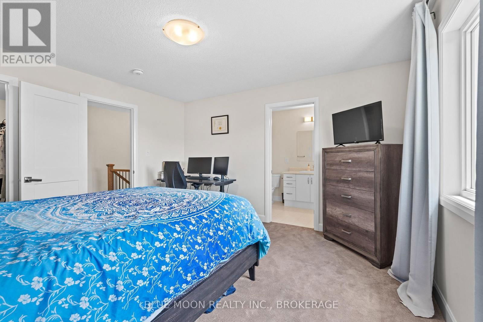 1555 DAVENPORT CRESCENT Image 21