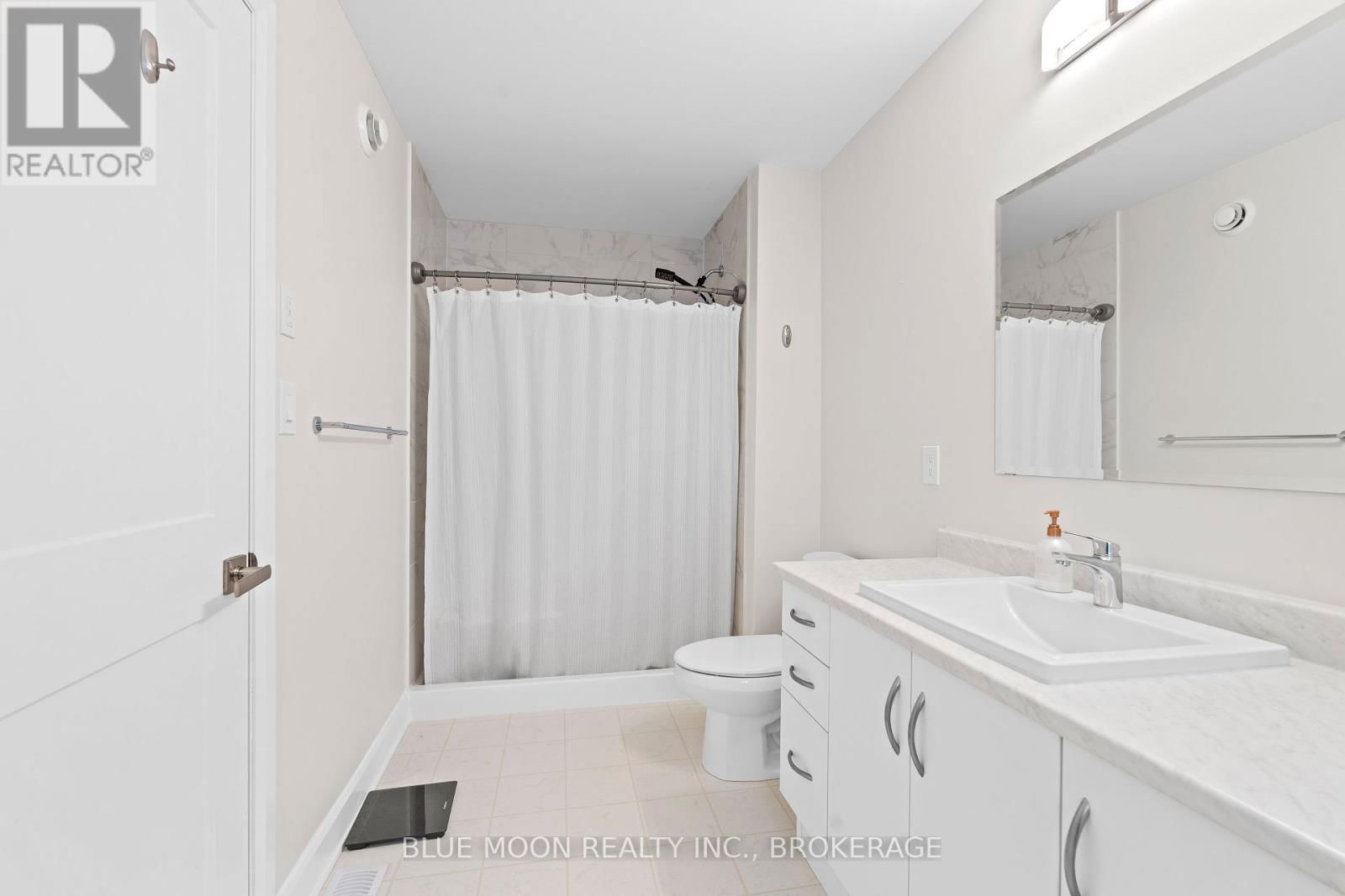 1555 DAVENPORT CRESCENT Image 25