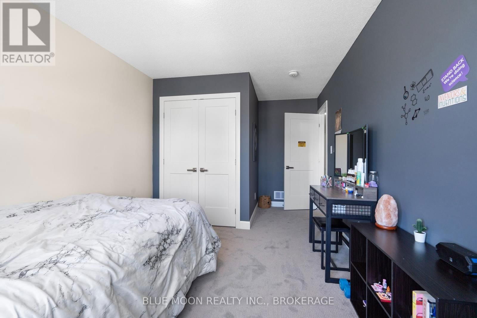 1555 DAVENPORT CRESCENT Image 27