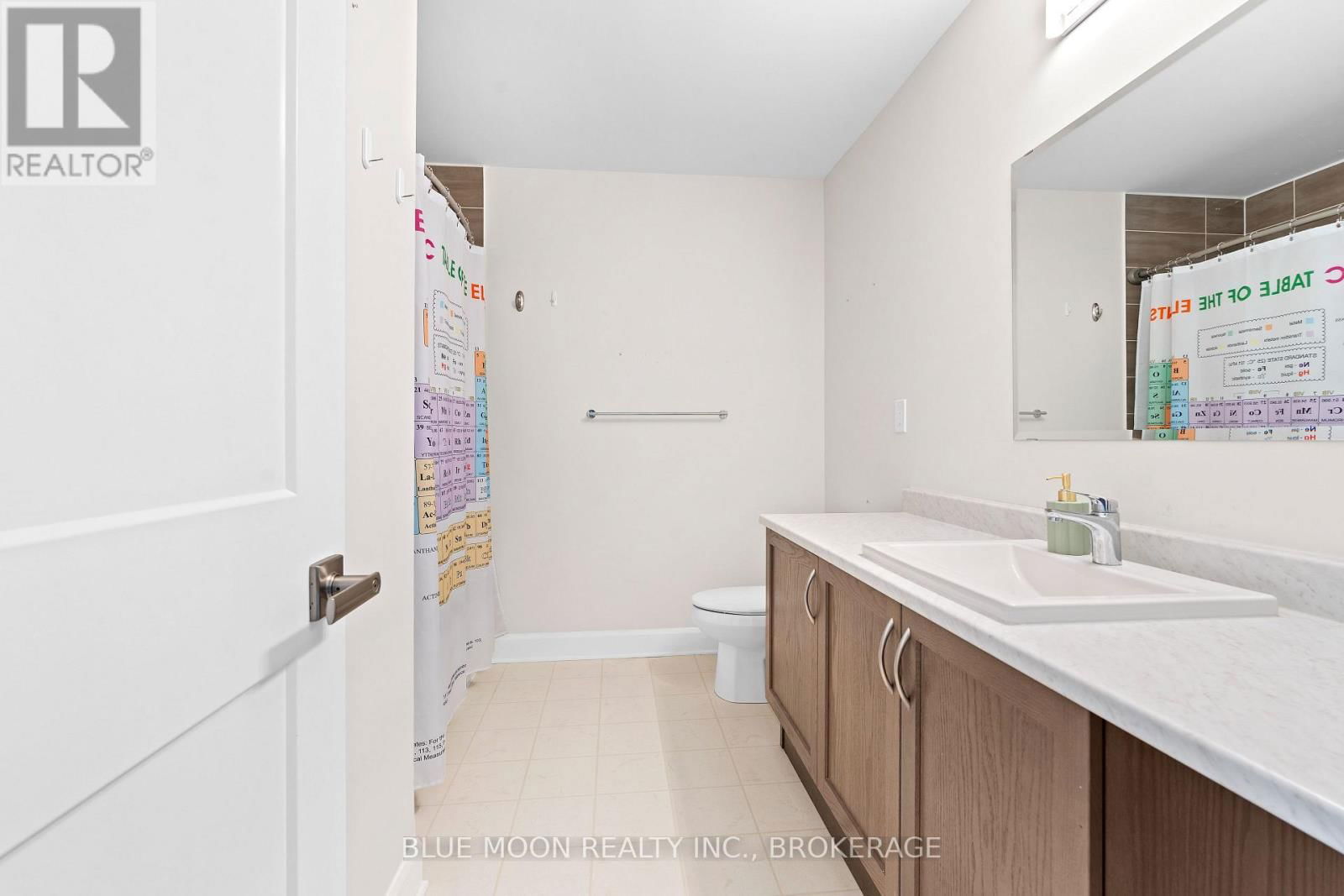 1555 DAVENPORT CRESCENT Image 30