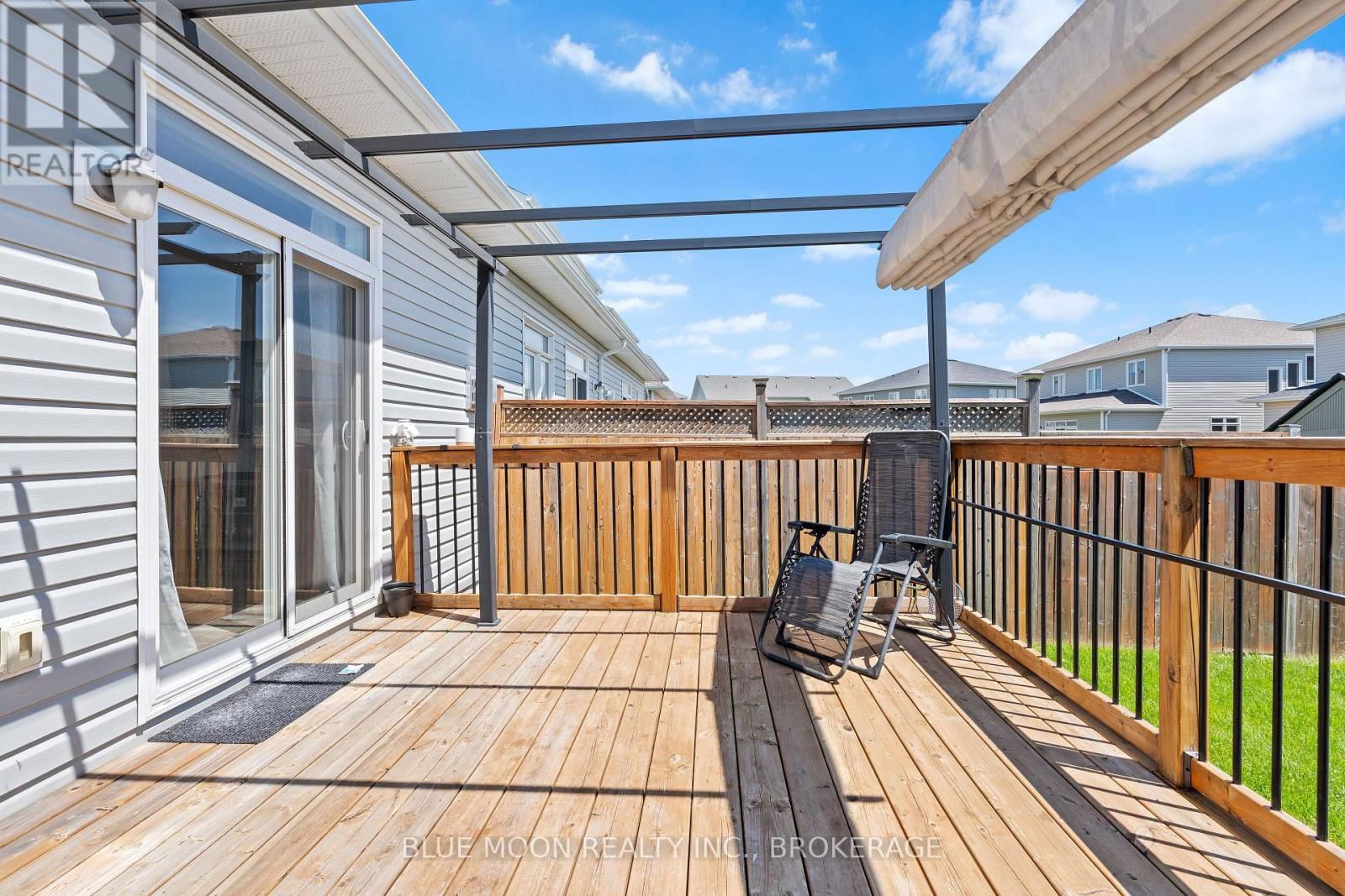 1555 DAVENPORT CRESCENT Image 33