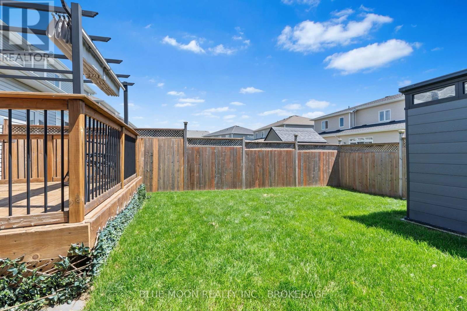 1555 DAVENPORT CRESCENT Image 35
