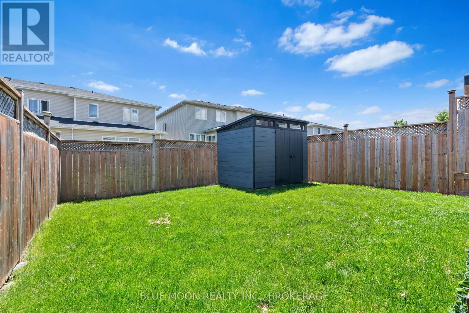 1555 DAVENPORT CRESCENT Image 36