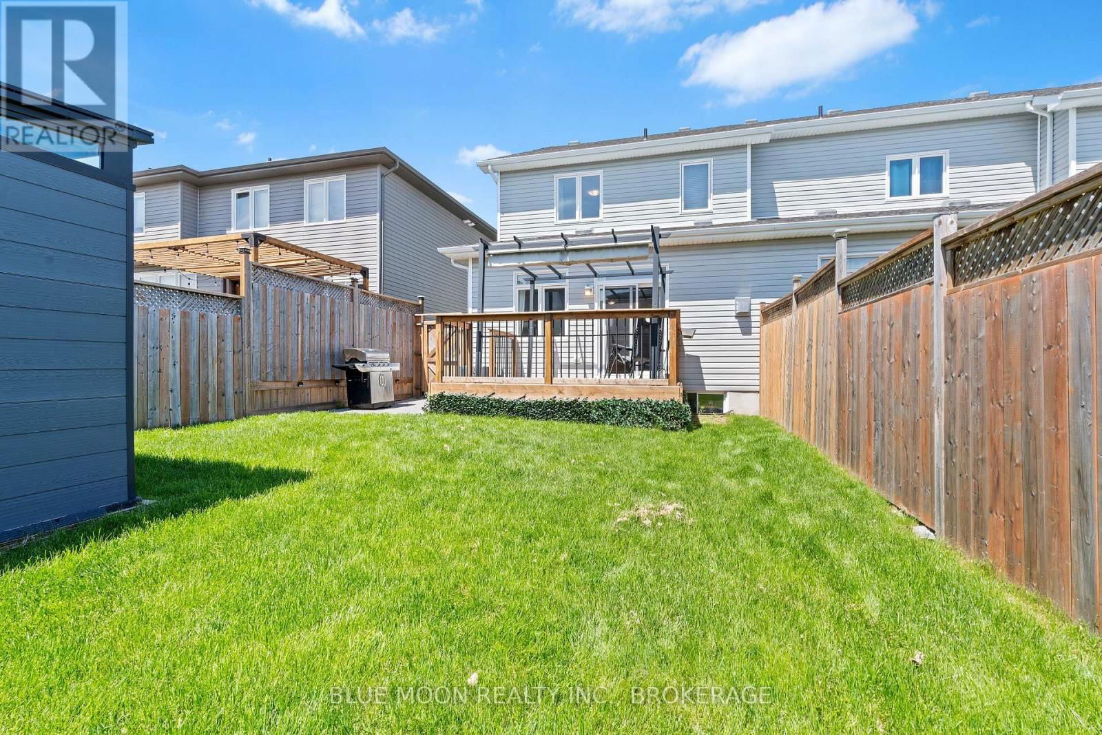1555 DAVENPORT CRESCENT Image 37