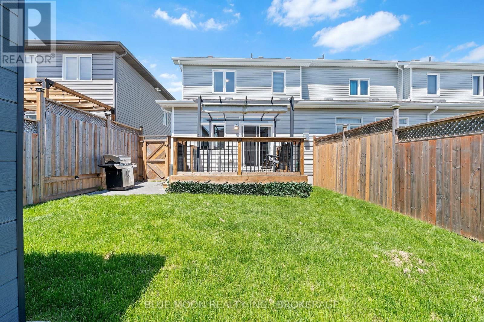 1555 DAVENPORT CRESCENT Image 38