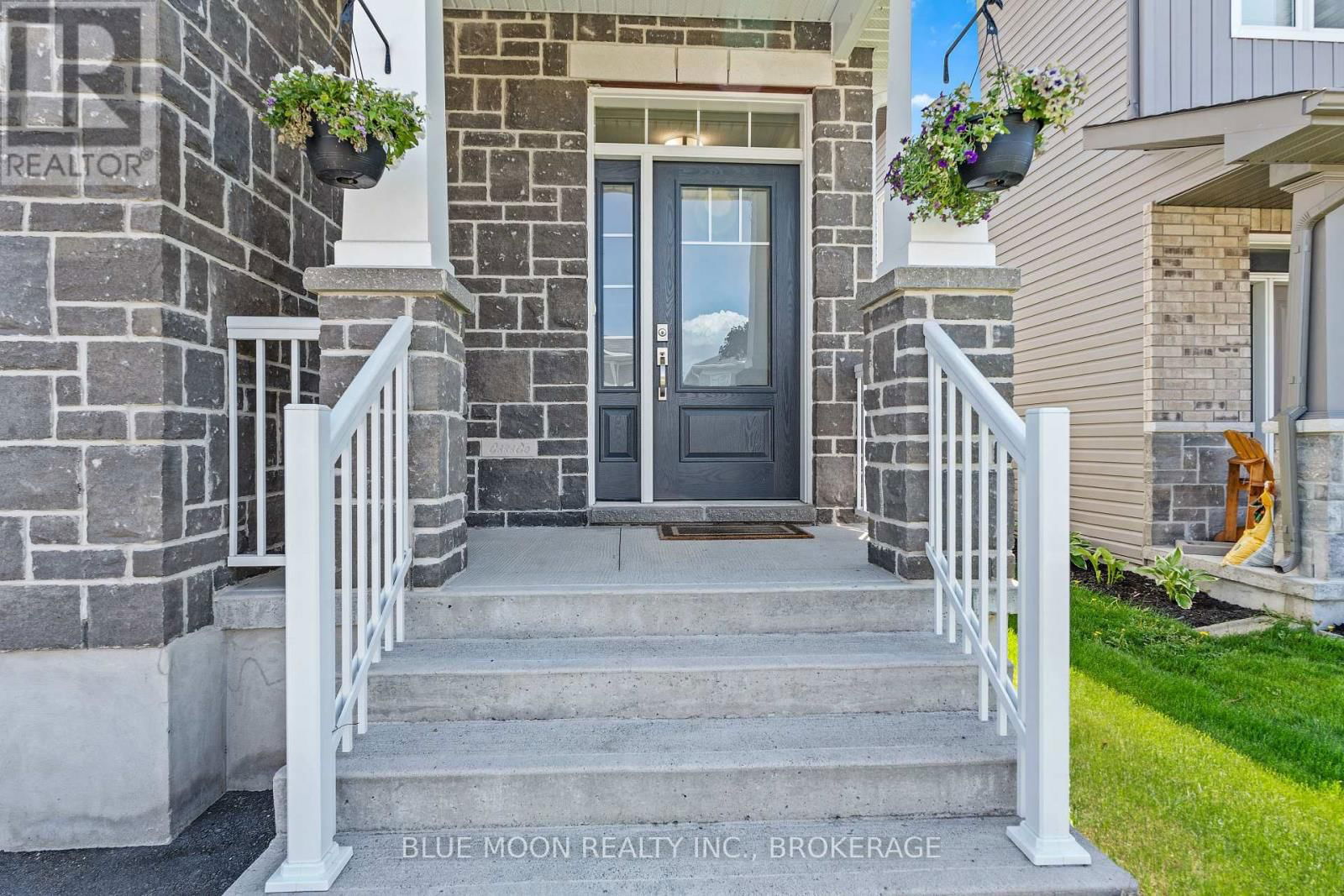 1555 DAVENPORT CRESCENT Image 4