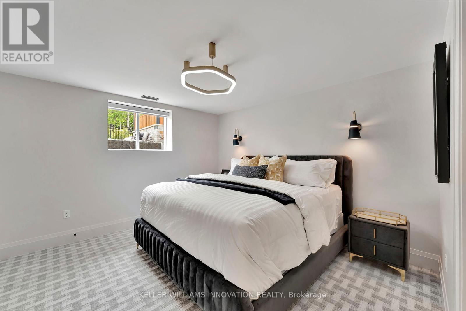 330 ROGERS ROAD Image 27