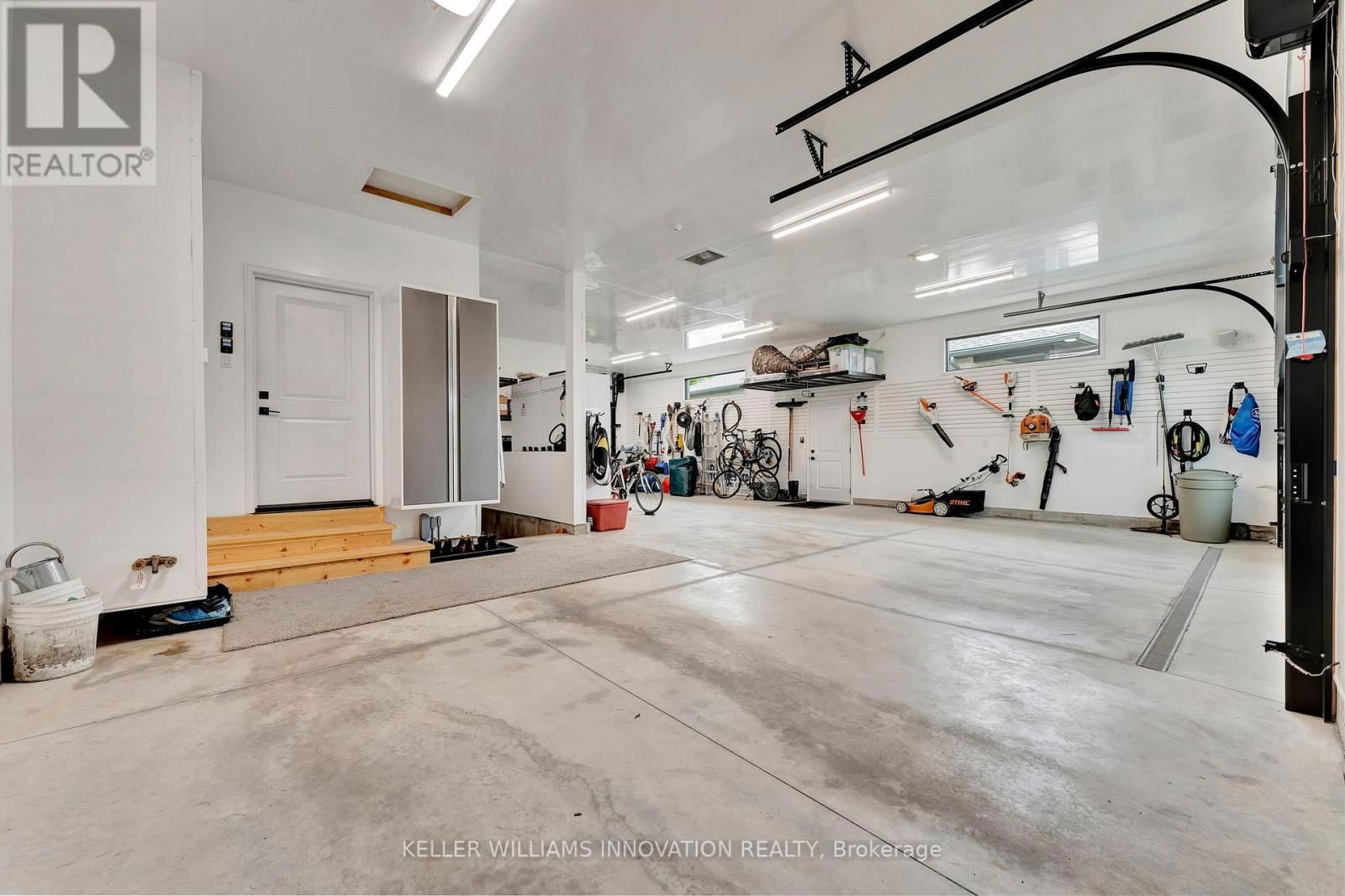 330 ROGERS ROAD Image 32
