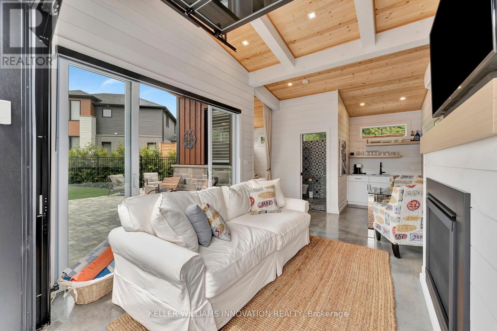 330 ROGERS ROAD Image 46
