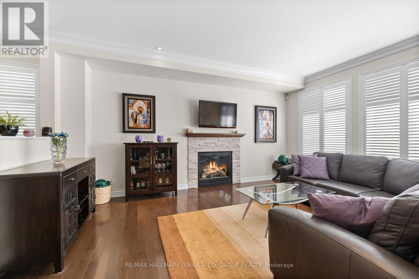 325 VIA VERONA AVENUE Image 12
