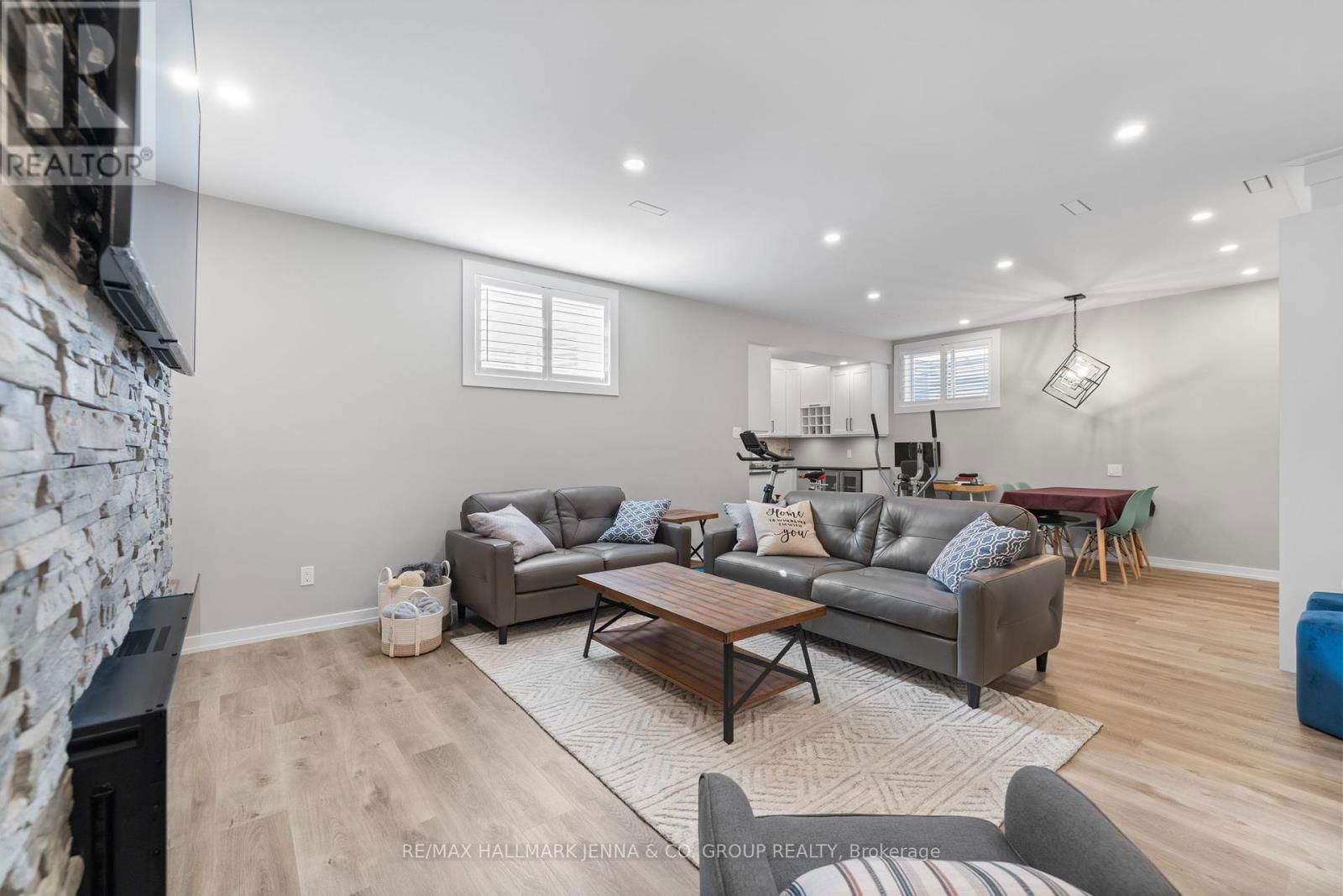 325 VIA VERONA AVENUE Image 35