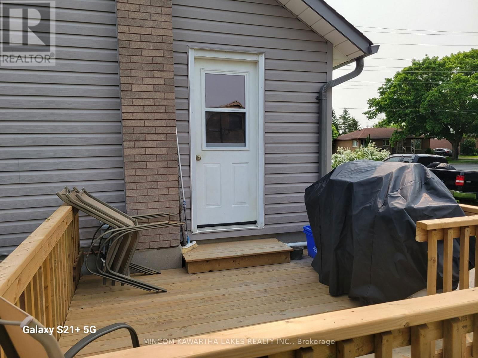 889 WESTERN AVENUE Image 16