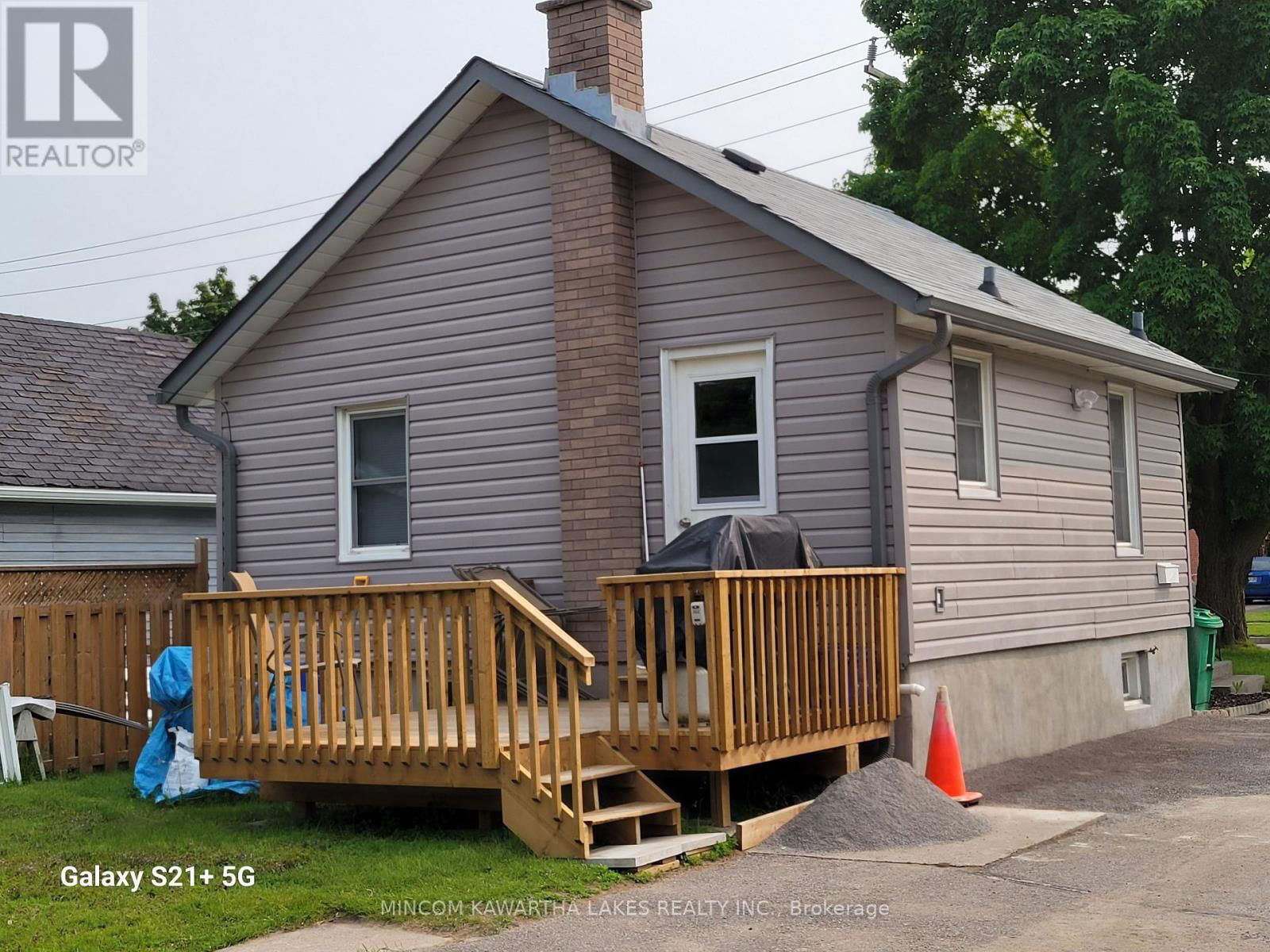 889 WESTERN AVENUE Image 17