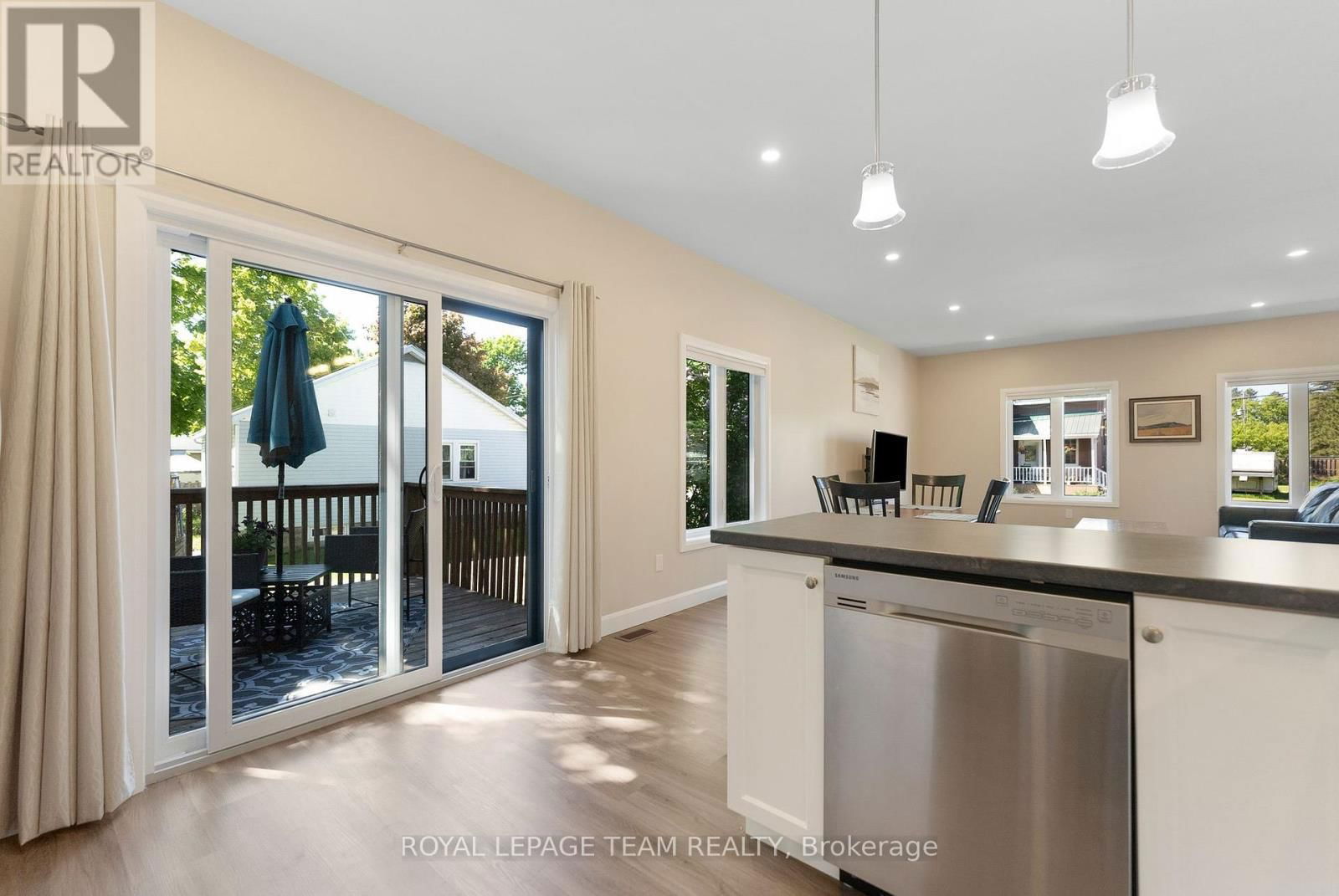 12 SIMPSON STREET Image 10