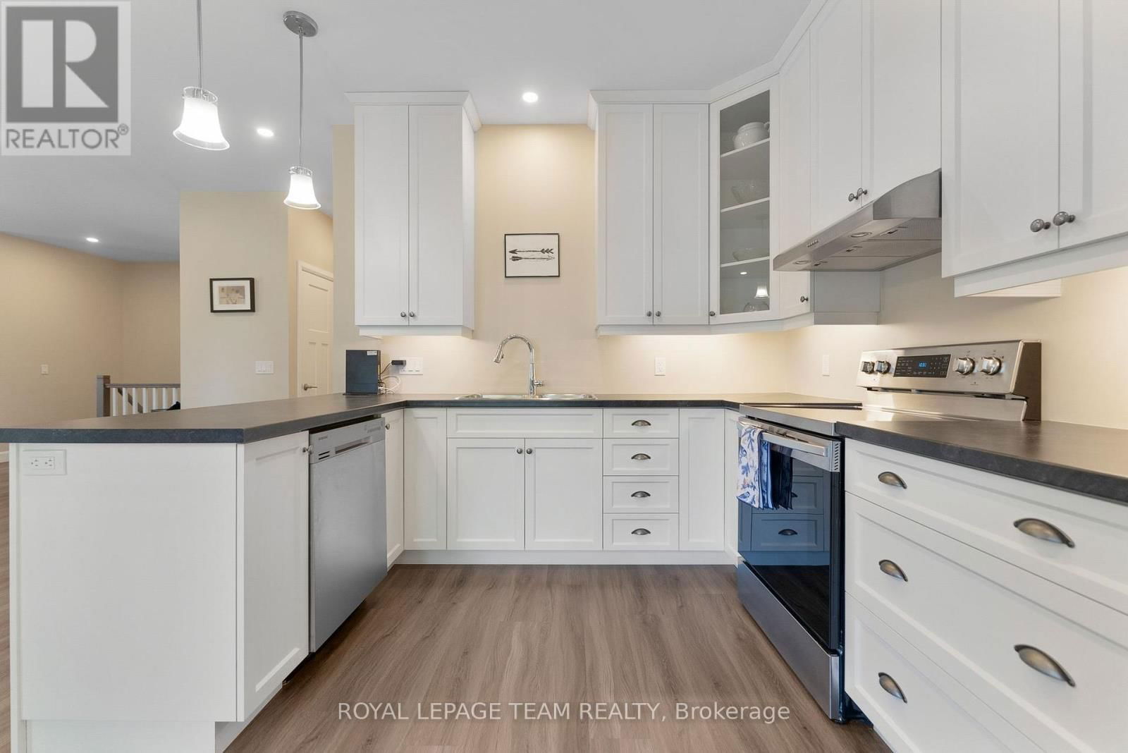 12 SIMPSON STREET Image 12