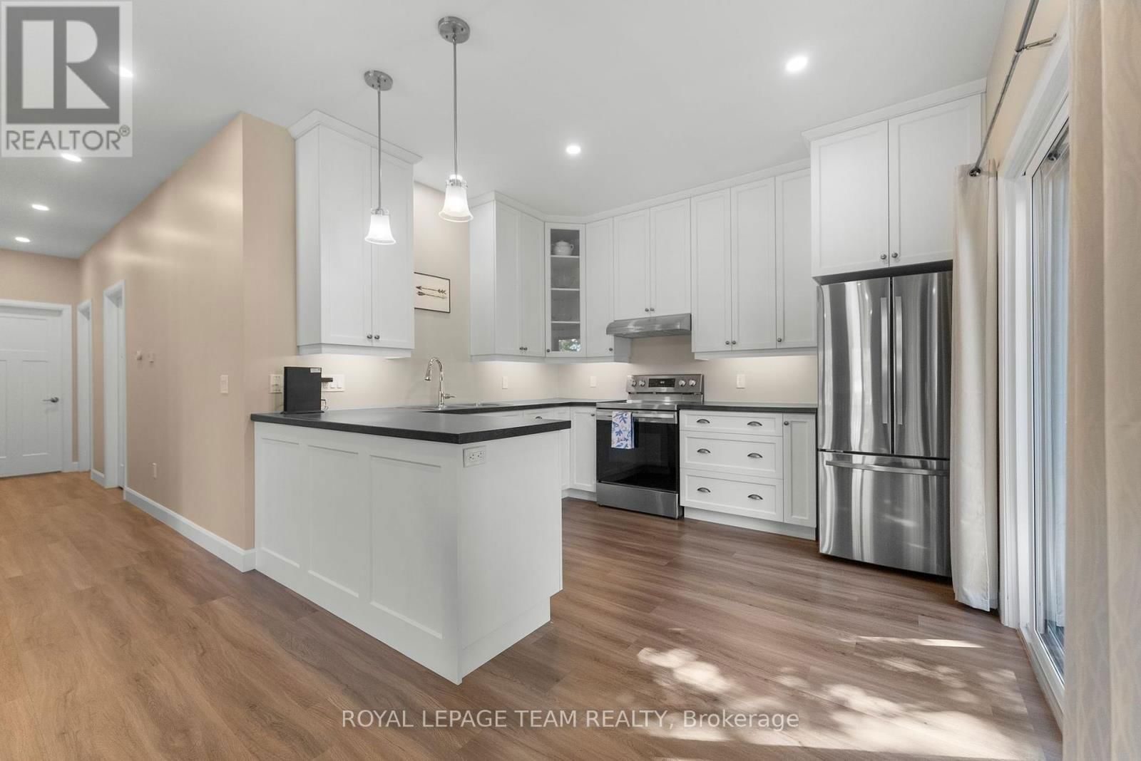 12 SIMPSON STREET Image 13