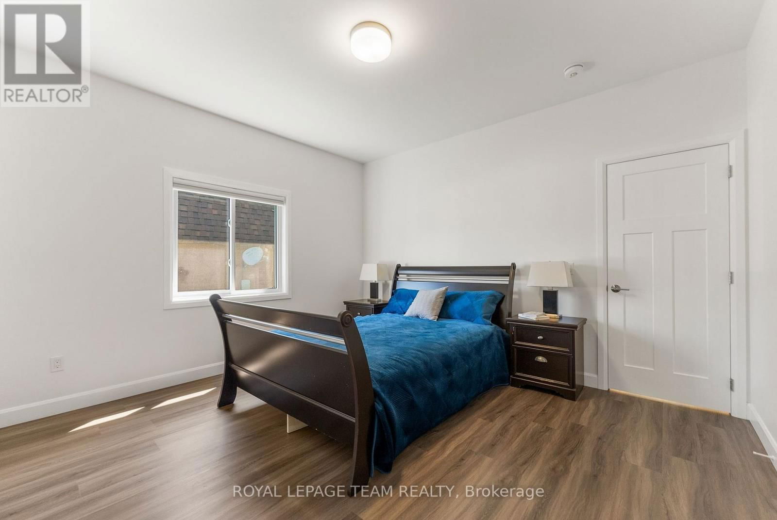 12 SIMPSON STREET Image 15