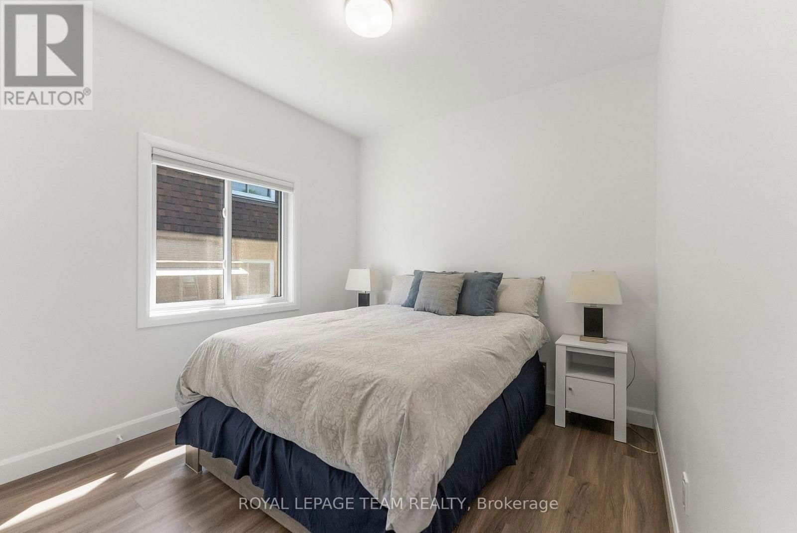 12 SIMPSON STREET Image 16