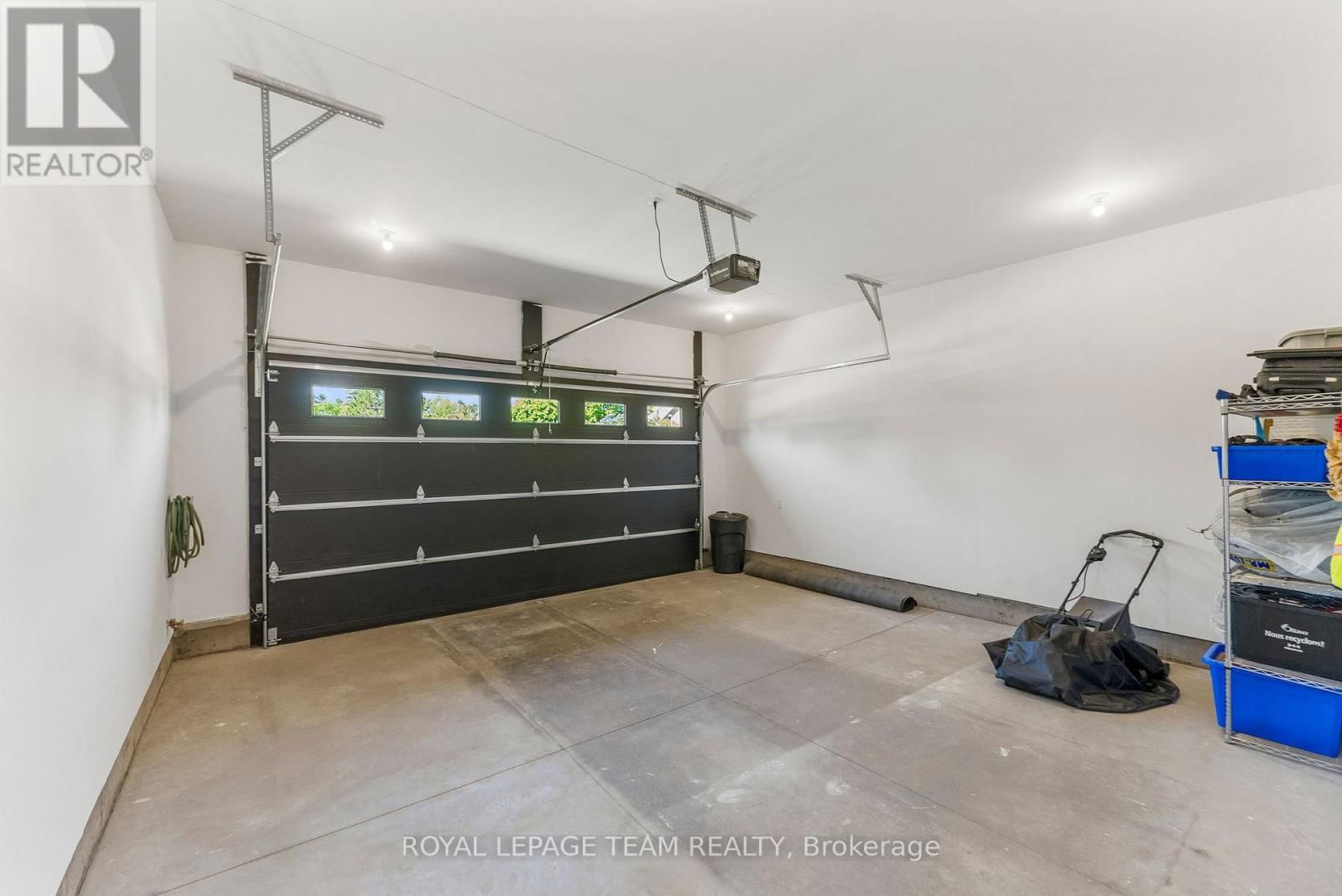 12 SIMPSON STREET Image 19
