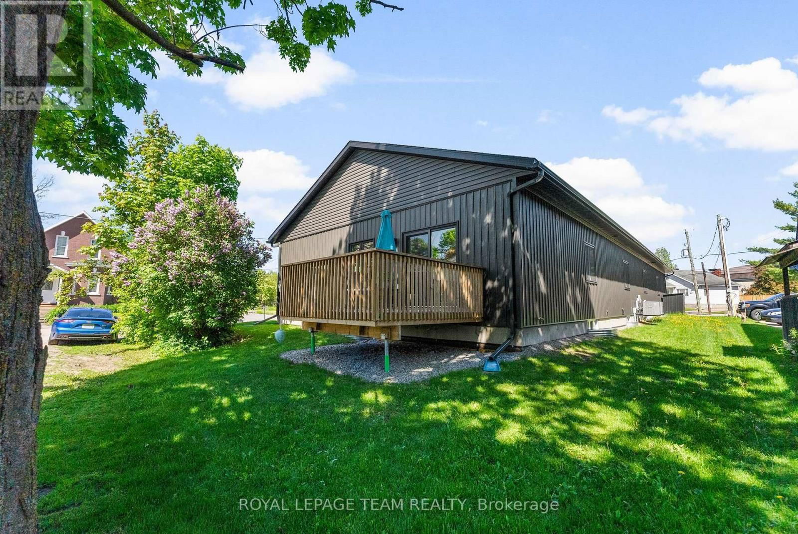 12 SIMPSON STREET Image 24