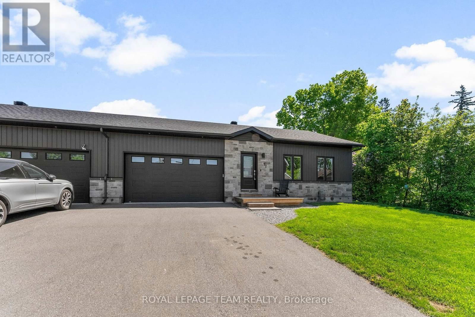 12 SIMPSON STREET Image 29