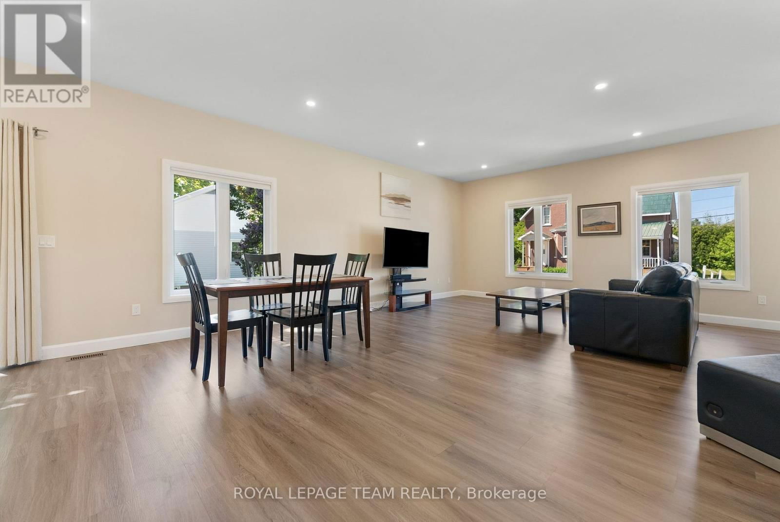 12 SIMPSON STREET Image 8