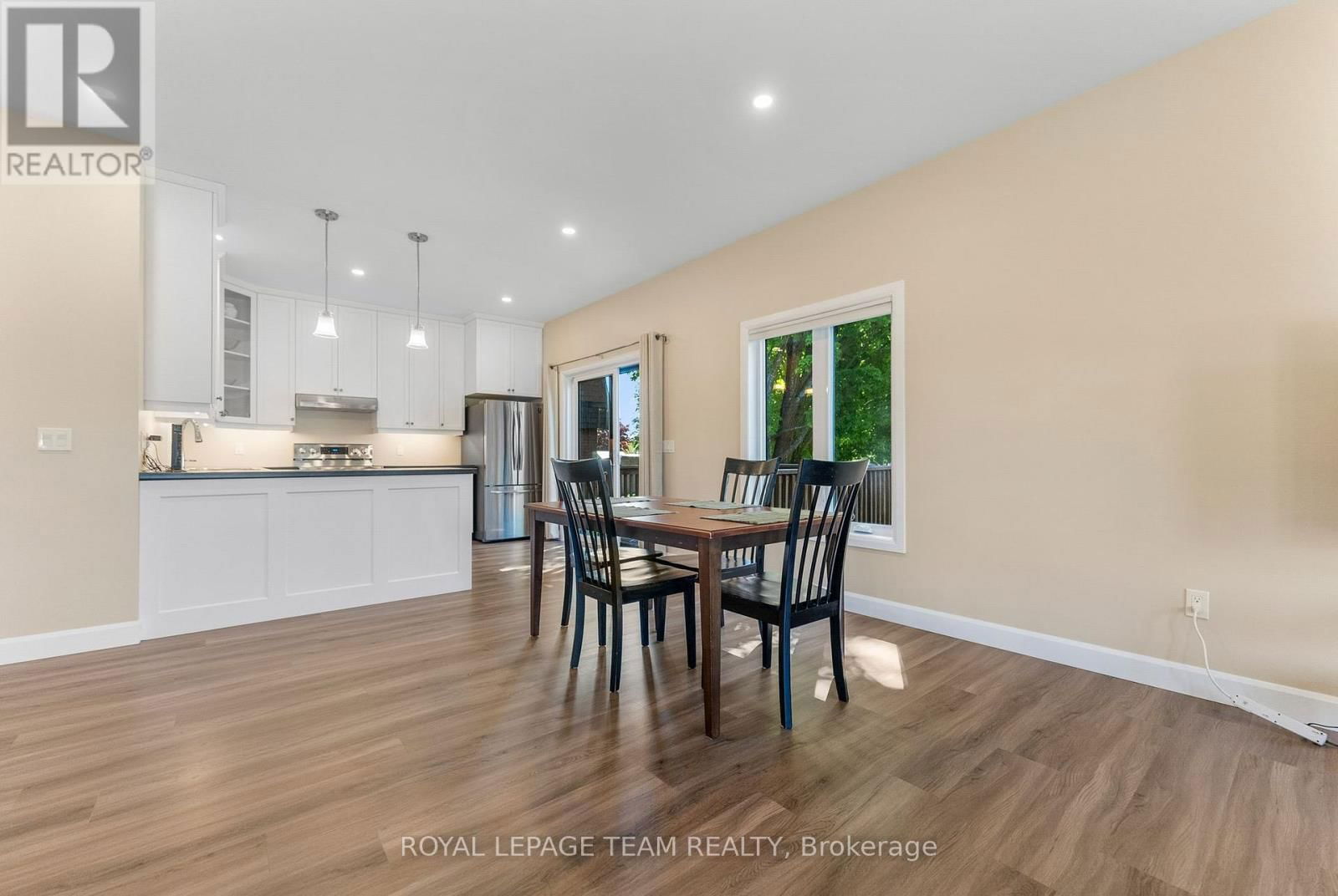12 SIMPSON STREET Image 9