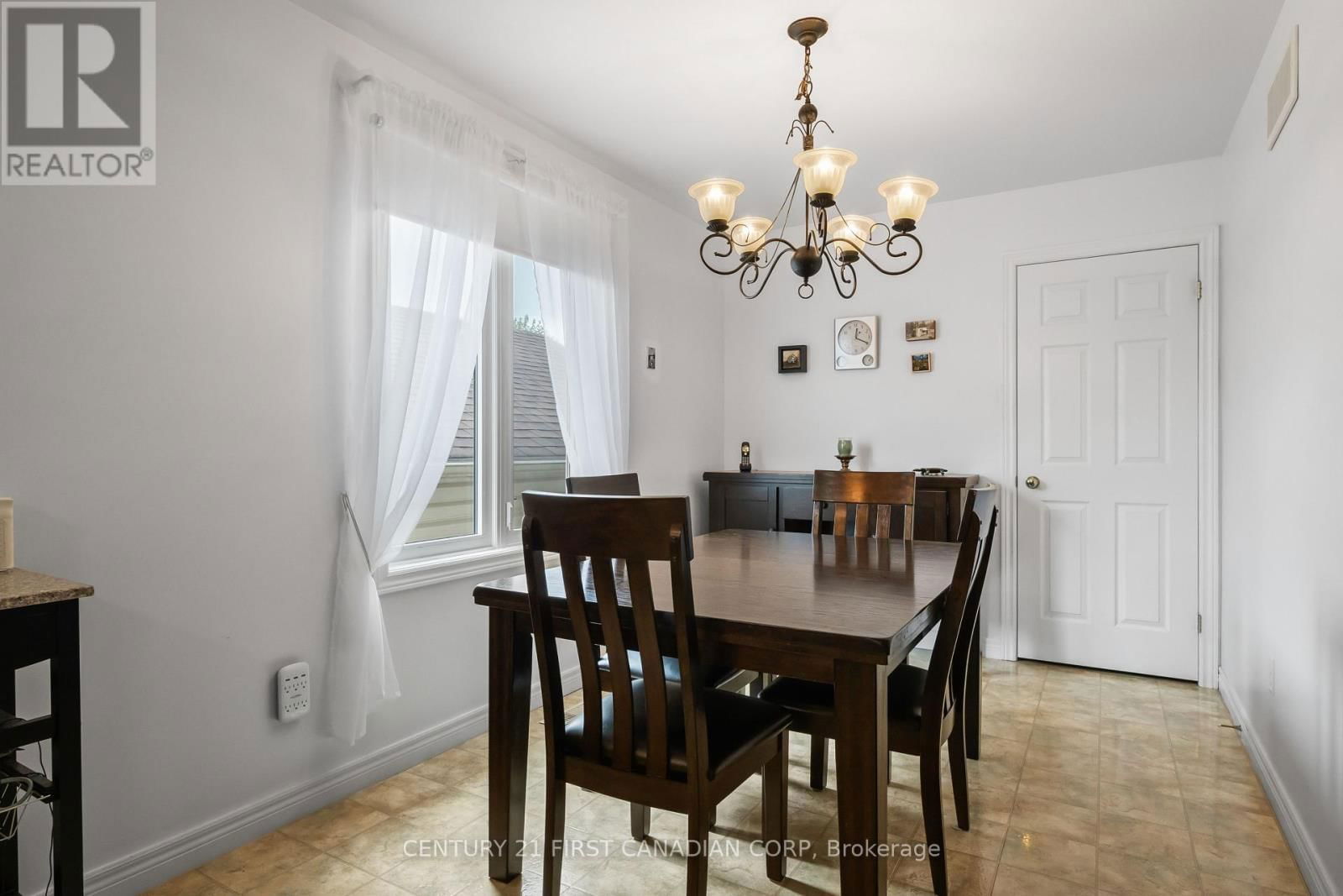 475 EXMOUTH CIRCLE Image 18