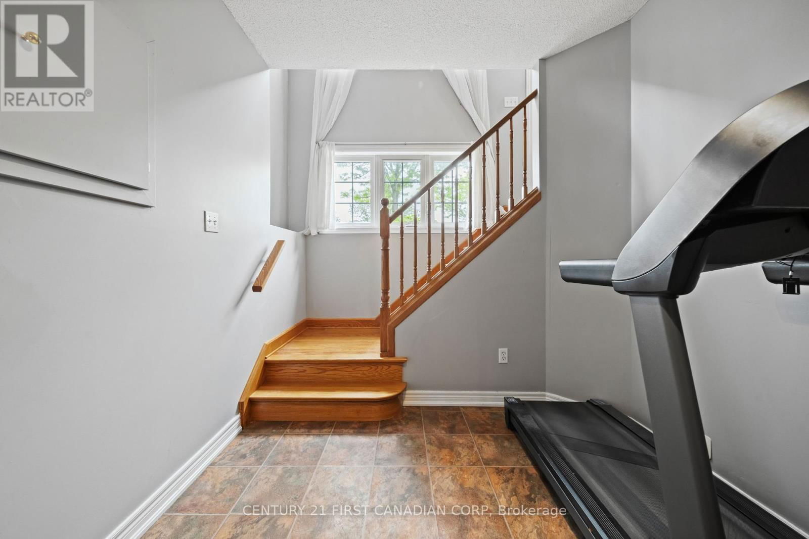 475 EXMOUTH CIRCLE Image 30