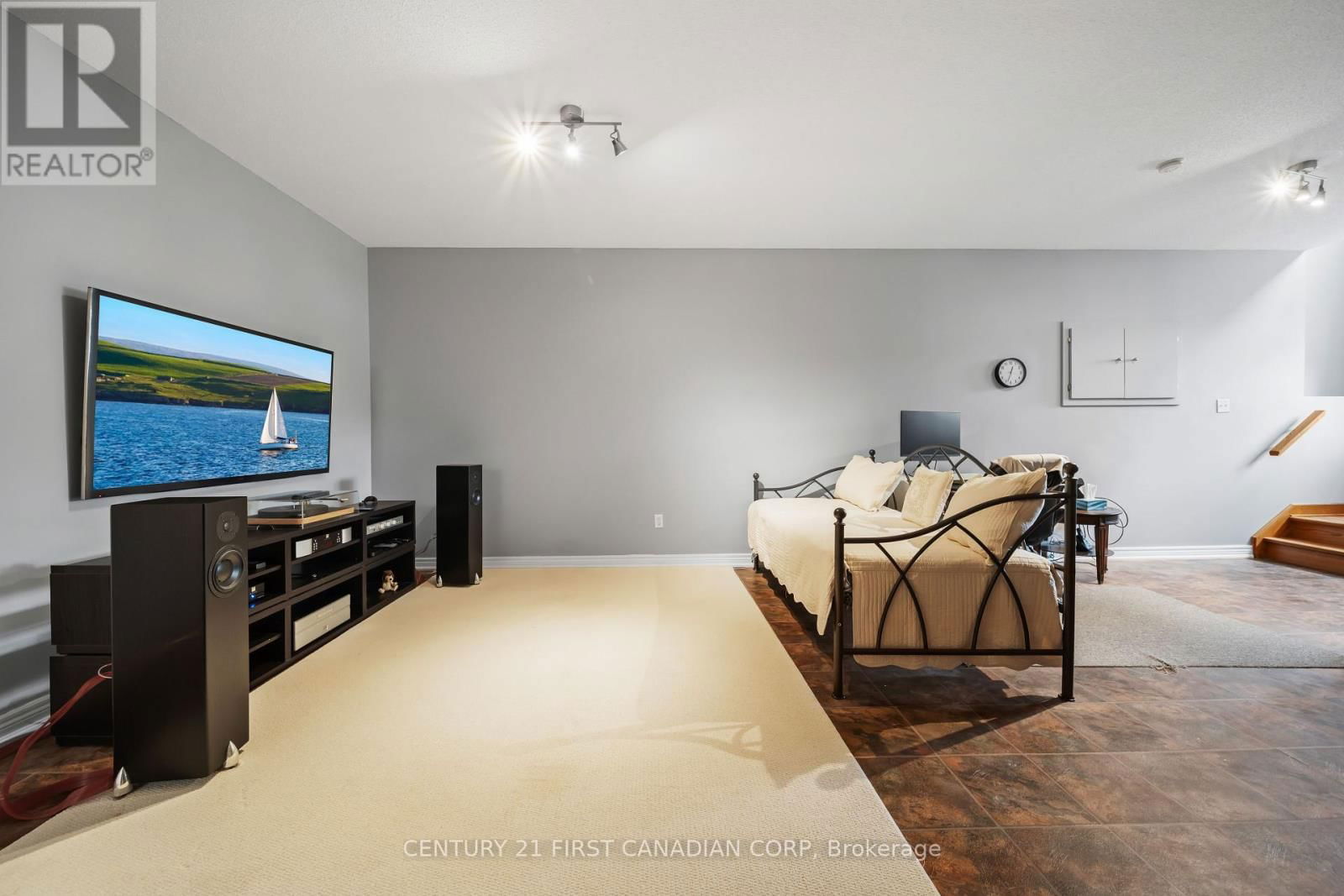 475 EXMOUTH CIRCLE Image 31