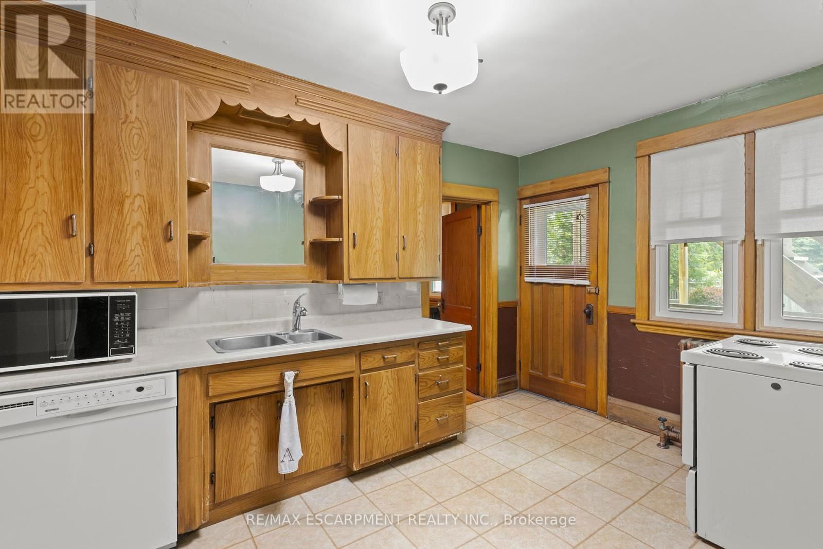 155 BALMORAL AVENUE SOUTH Image 15