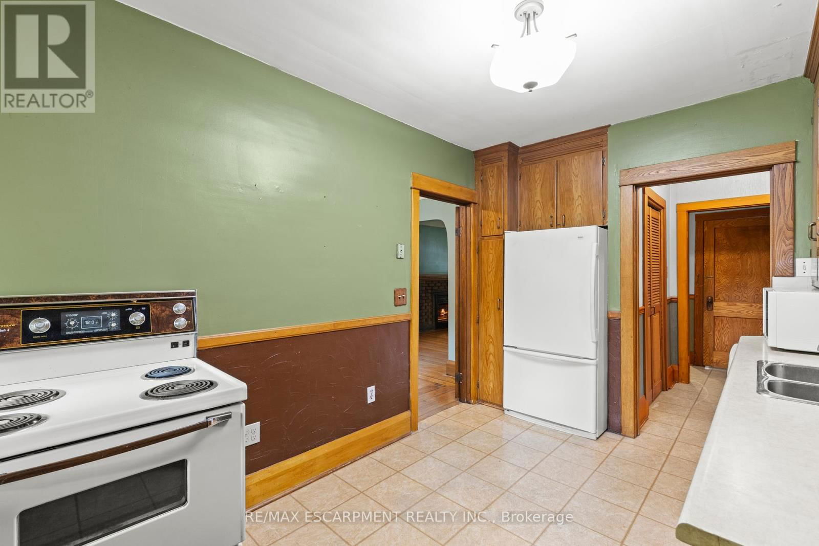 155 BALMORAL AVENUE SOUTH Image 16