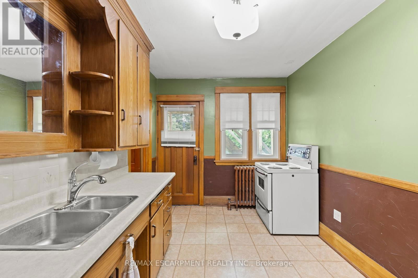 155 BALMORAL AVENUE SOUTH Image 17