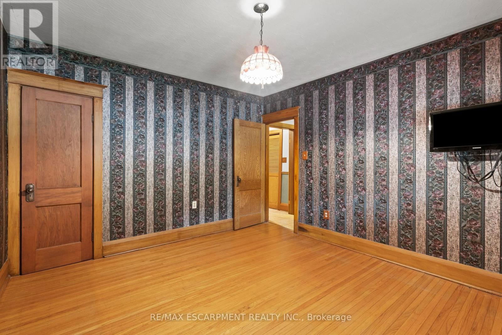 155 BALMORAL AVENUE SOUTH Image 22