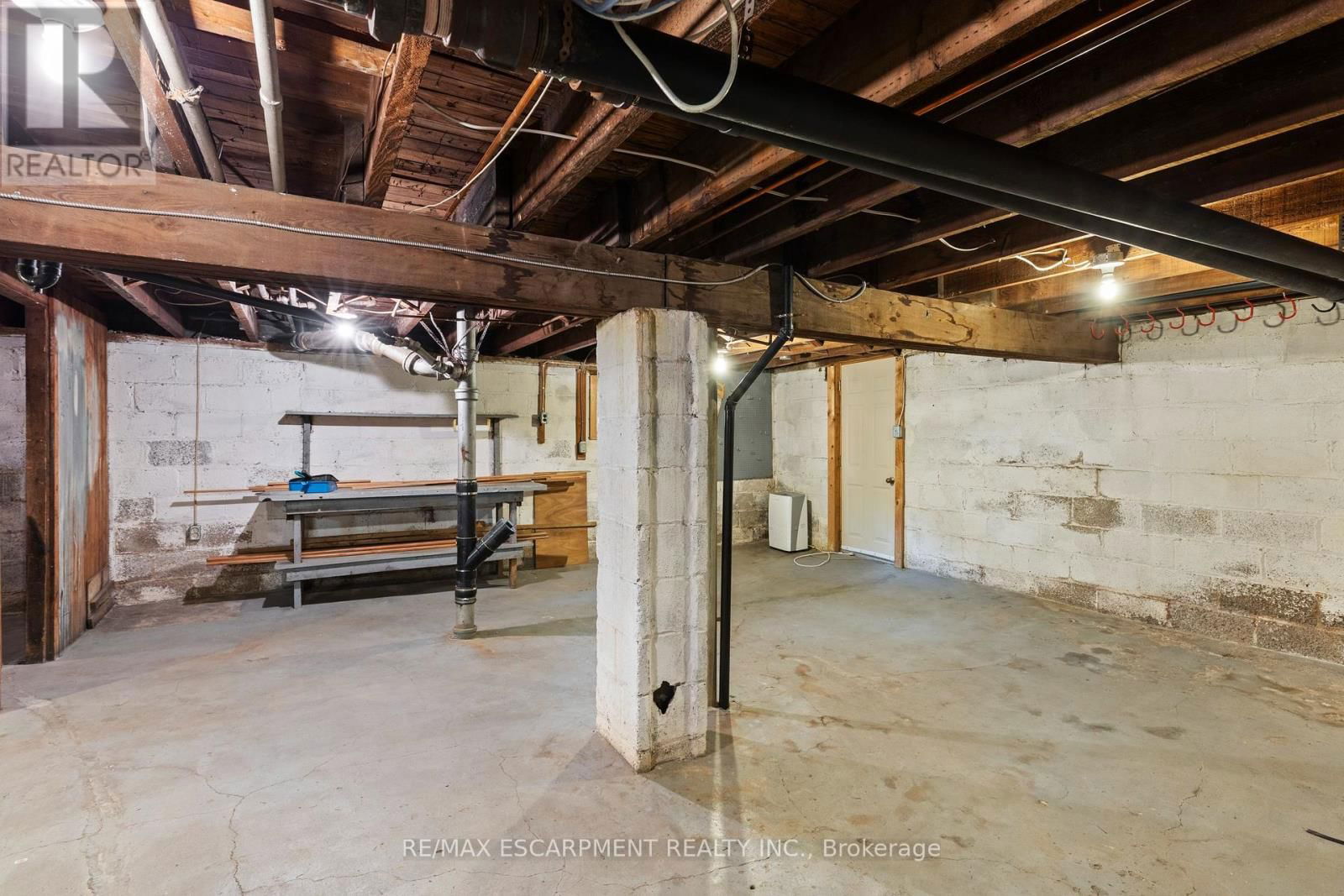 155 BALMORAL AVENUE SOUTH Image 40