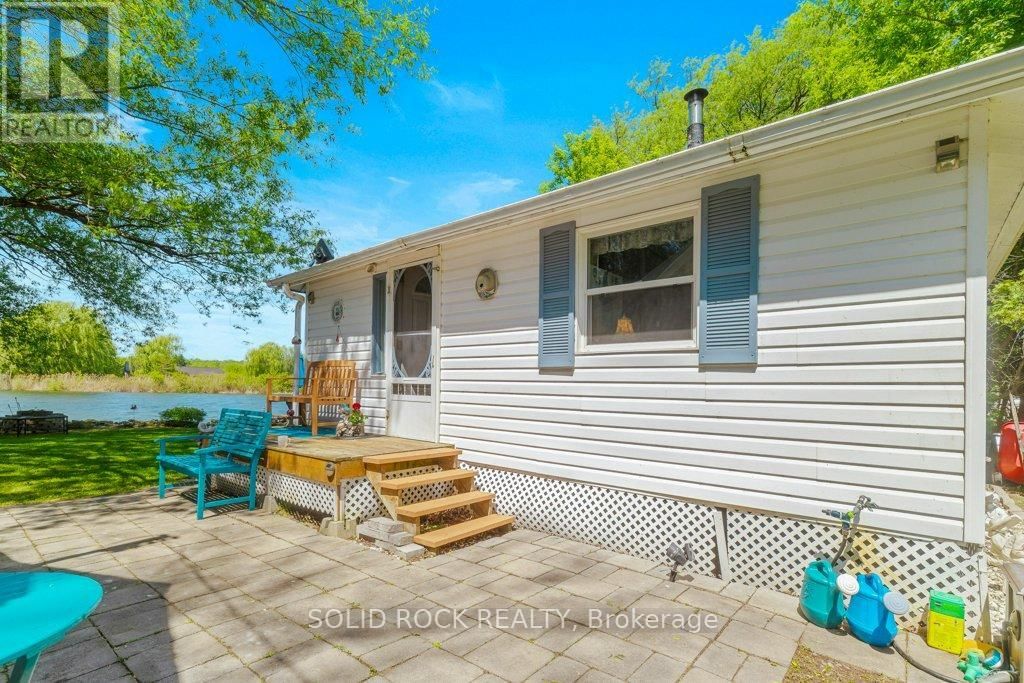 124 BAY LANE Image 12