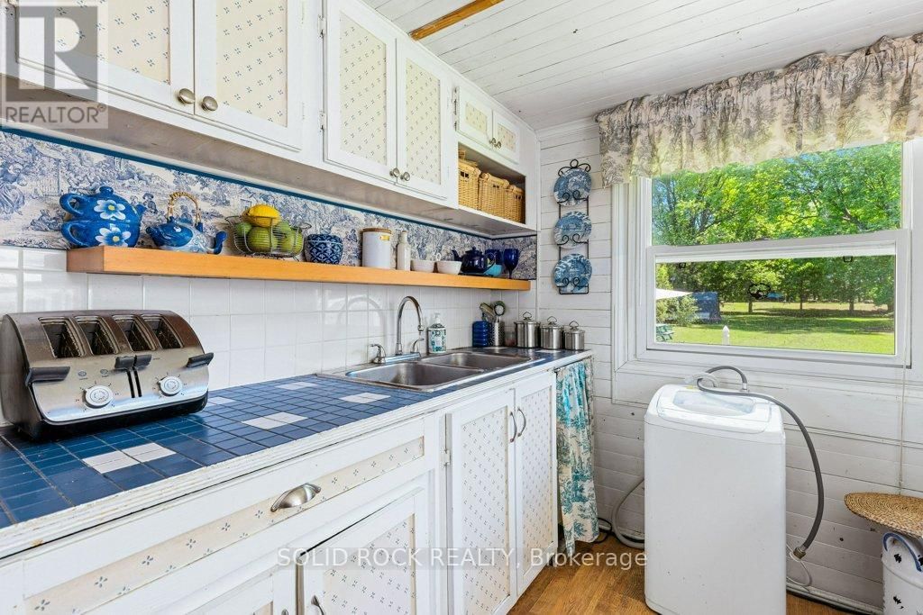 124 BAY LANE Image 19